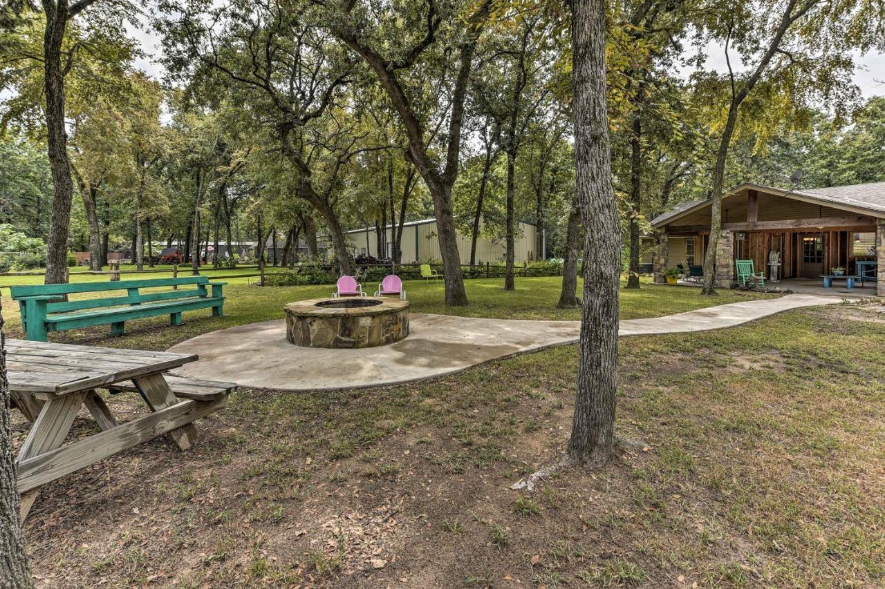 Kingston House With Fire Pit, Short Walk To Lake! Extérieur photo